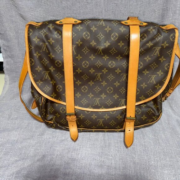 VERY LARGE Louis Vuitton SAUMUR 43 Messenger Bag - Picture 2 of 6